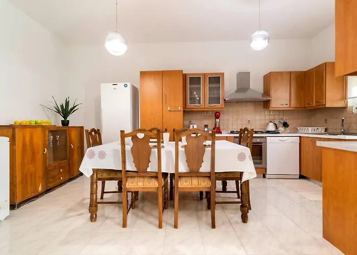 House Of * إياليسوس